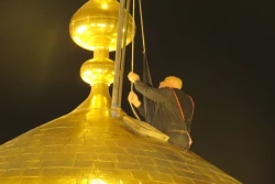 مراسم تعويض پرچم حرم مطهر امام حسين(ع) +تصاوير