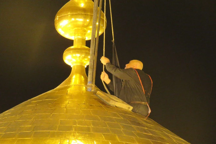 مراسم تعويض پرچم حرم مطهر امام حسين(ع) +تصاوير
