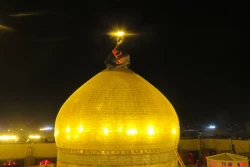 مراسم تعويض پرچم حرم مطهر امام حسين(ع) +تصاوير
