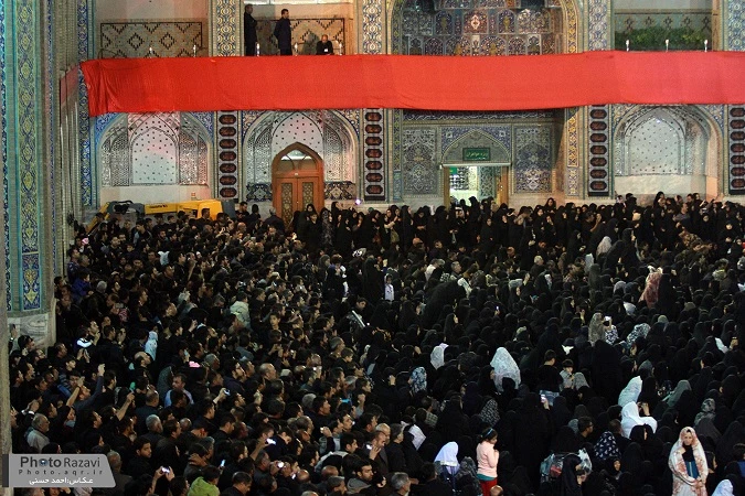 برپايي مراسم عزاي حسيني در حرم امام رضا (ع) 