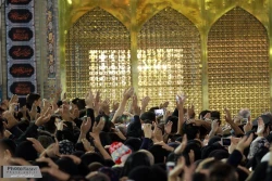 برپايي مراسم عزاي حسيني در حرم امام رضا (ع) 
