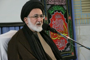 حجت الاسلام والمسلمین قاضی عسکر: 

مسئولان باید از تجملات و دنیا طلبی پرهیز کنند