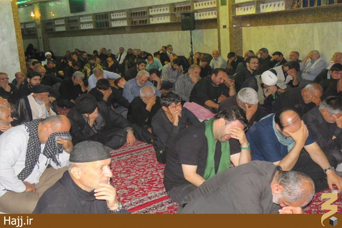 عزاداري زائران ايراني در سرداب علقمي حرم حضرت ابوالفضل