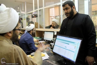 طلاب در صف نام نويسي براي اربعين+تصاوير