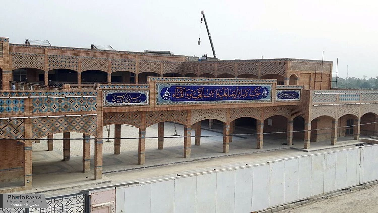 اهتزاز پرچم رضوي در مسير نجف به كربلا