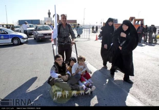 تصاويري جذاب از زايران حسيني در مرز مهران