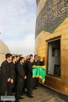 اهتزاز پرچم سبز رضوي بر فراز گنبد امام رضا+تصاوير
