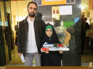 تجلیل بعثه مقام معظم رهبری از کودک خردسال حافظ قرآن