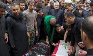 مادر شهيد پس از شنيدن خبر شهادت فرزندش درگذشت  تشيع همزمان پيكر شهيد و مادر شهيد در كربلاي معلي