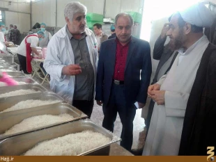 بازديد مسئول دفتر نمايندگي بعثه در كاظمين از آشپزخانه مركزي اين شهر