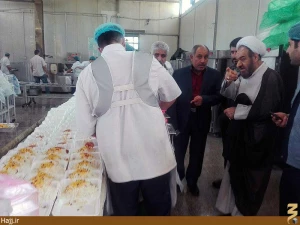 بازدید مسئول دفتر نمایندگی بعثه در کاظمین از آشپزخانه مرکزی این شهر