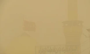گرد و غبار شديد در كربلا زائران را غافلگير كرد +تصاوير