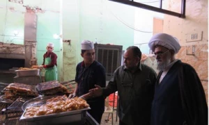 بازدید مسئول‌دفترنمایندگی‌بعثه از آشپزخانه امام زاده سید محمد