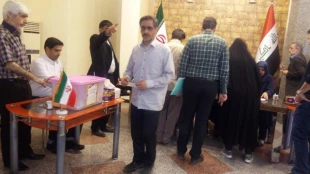 گزارش تصويري از حضور زائران ايراني در صندوق هاي راي در كاظمين
