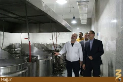 اهتزاز پرچم مقدس جمهوري اسلامي مقابل ساختمان بعثه مقام معظم رهبري