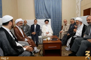  ديدار سرپرست حجاج ايراني با نمايندگان بعثه هاي مراجع عظام در مدينه منوره 