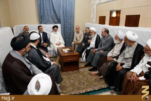  ديدار سرپرست حجاج ايراني با نمايندگان بعثه هاي مراجع عظام در مدينه منوره 