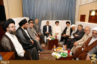  ديدار سرپرست حجاج ايراني با نمايندگان بعثه هاي مراجع عظام در مدينه منوره 