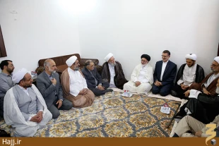  ديدار سرپرست حجاج ايراني با نمايندگان بعثه هاي مراجع عظام در مدينه منوره 