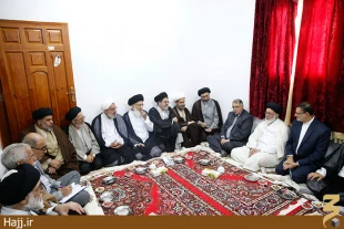  ديدار سرپرست حجاج ايراني با نمايندگان بعثه هاي مراجع عظام در مدينه منوره 