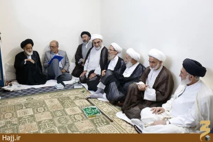  ديدار سرپرست حجاج ايراني با نمايندگان بعثه هاي مراجع عظام در مدينه منوره 