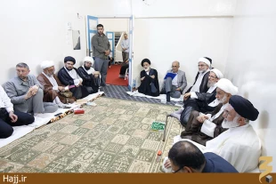 ديدار سرپرست حجاج ايراني با نمايندگان بعثه هاي مراجع عظام در مدينه منوره 