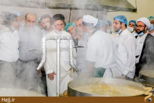 بازديد سرپرست حجاج ايراني از آشپزخانه هاي مركزي در مكه مكرمه