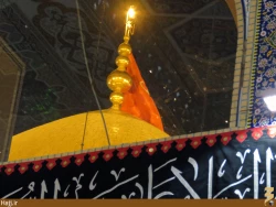پرچم سرخ گنبد امام حسين با پرچم سياه عزاداري محرم تعويض شد فيلم