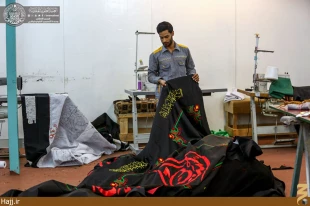 توليد پرچم‌هاي آييني در كارگاه آستان علوي