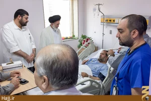 سرپرست حجاج ایرانی از حجت الاسلام اسماعیلی روحانی مجروح کاروان اصفهان عیادت کرد