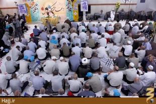 دست نياز و طلب عفو زائران ايراني در جوار بارگاه ملكوتي رسول الله(ص) گزارش تصويري