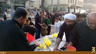 توزيع بيش از 15 هزار ليوان شربت در يك ايستگاه صلواتي دهه عاشورا