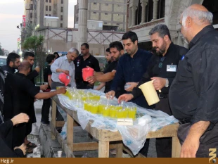 توزيع بيش از 15 هزار ليوان شربت در يك ايستگاه صلواتي دهه عاشورا