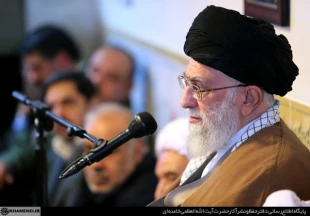 رهبرانقلاب در ميان زلزله‌زدگان  تصاوير