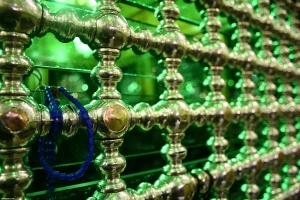 چرا شیعه حاجتش را از غیر خدا می خواهد؟
