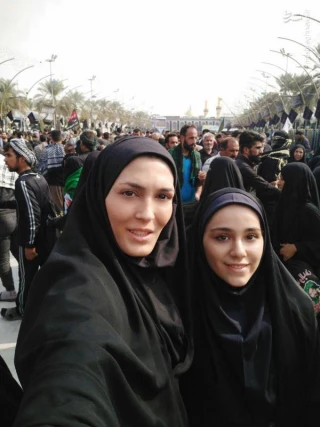عکس  دو بانوی ملی پوش ووشو در راهپیمایی اربعین حسینی