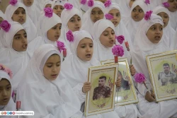برگزاري جشن تكليف كودكان يتيم در مدرسه وابسته به آستان قدس حسيني
