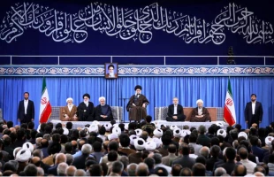 توحيد در بردارنده مبارزه با ظلم و زورگويي است 