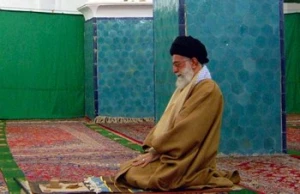 Imam Khamenei: An efficient ways to reduce social detriments is promoting daily prayers