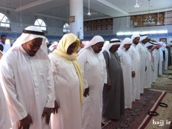 نماز جماعت در مسجد شيعيان