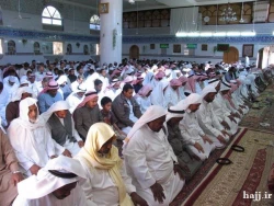 نماز جماعت در مسجد شيعيان