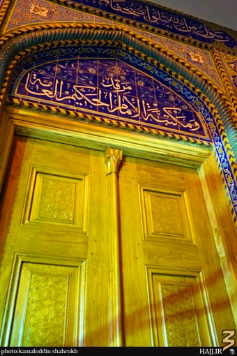 مرقد و كتابخانه امام حكيم