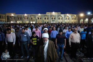 تصاویر ضیافت افطاری در حرم امام رضا(ع)