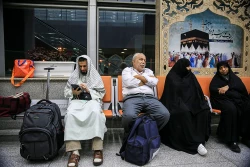 گزارش تصویری 

مراسم بدرقه  اولین کاروان حج تمتع 1397 12