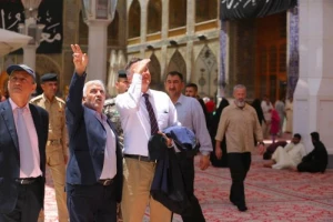 بازدید سفیر آلمان در بغداد از حرم مطهر امام علی (ع)