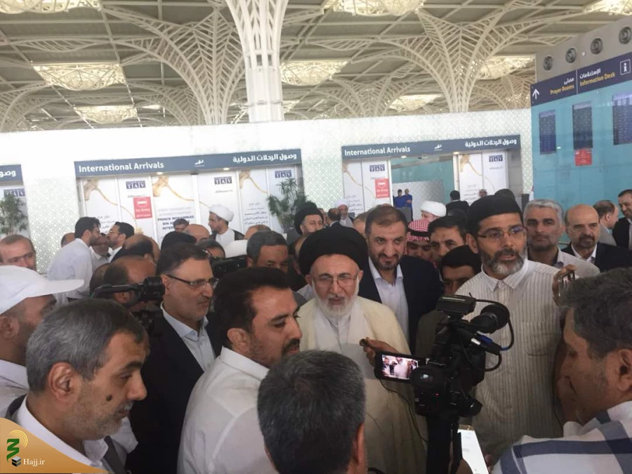 سرپرست حجاج ایرانی در فرودگاه مدینه منوره

باید فرصت را غنیمت بشماریم و برای ارایه خدمت شایسته تر تلاش کنیم  2