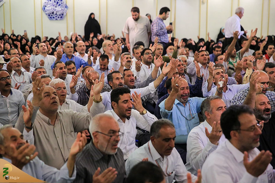 نخستین دعای کمیل زائران ایرانی در شهر پیامبر 12