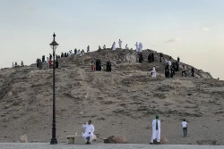 زیارت قبرحضرت حمزه و قبورشهدای احد در مدینه منوره – گزارش تصویری 4