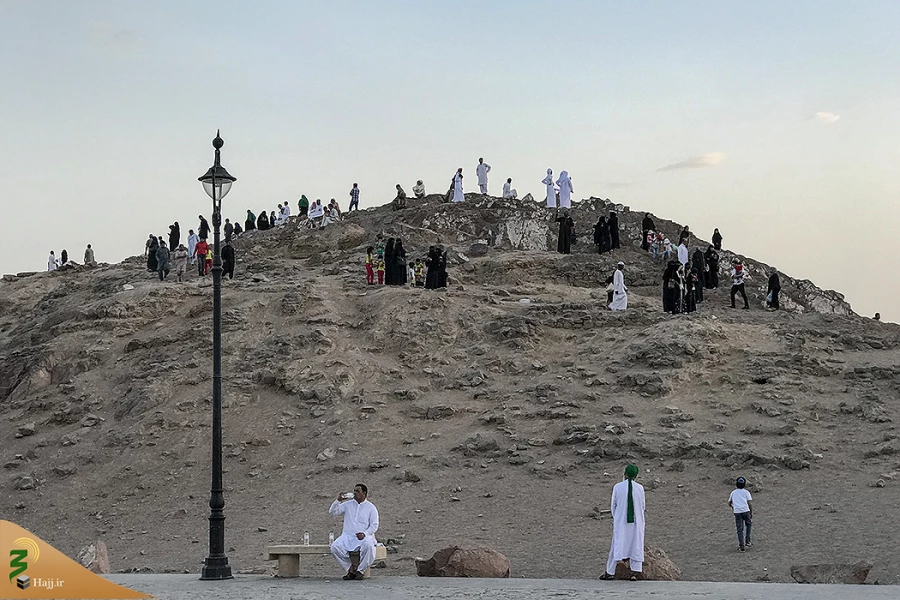 زیارت قبرحضرت حمزه و قبورشهدای احد در مدینه منوره – گزارش تصویری 4