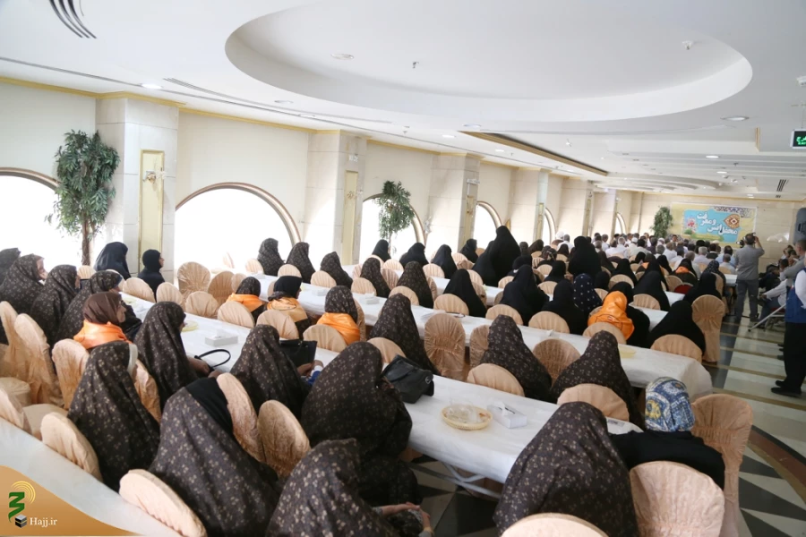 زائر باید طوری عبادت کند که به اهل بیت متصل شود 4